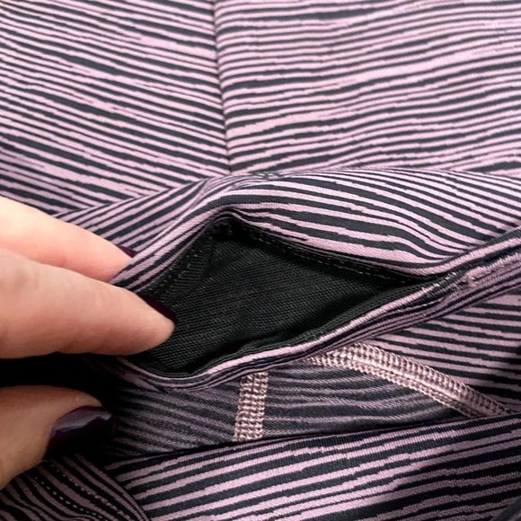 Athleta Ultimate Linear Lines Capri Black Volcanic Violet Size Small - Picture 5 of 10